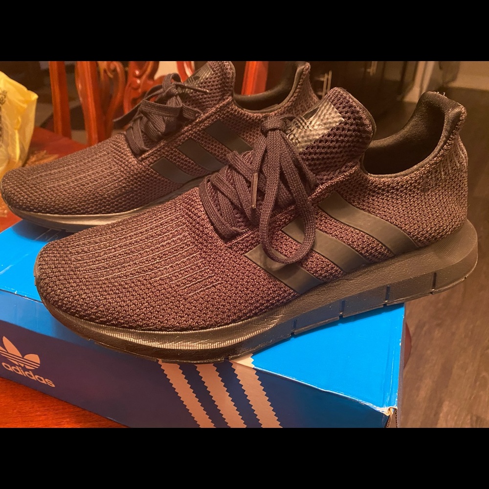 *Brand New*Men Addidas (style:Swift Run)